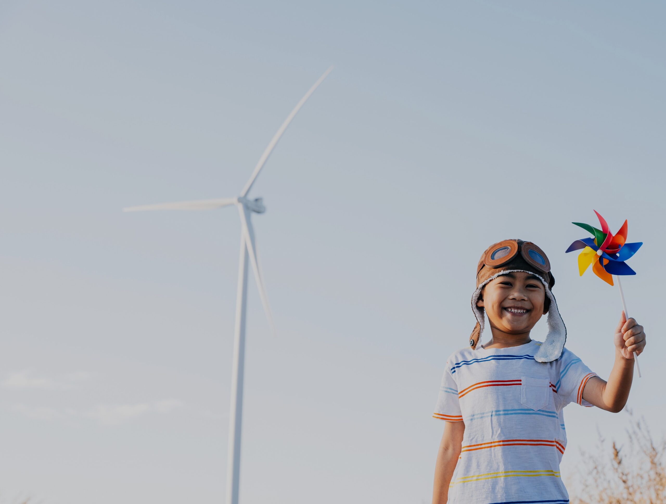 boy-s-playful-fascination-near-wind-turbines-holdi-2024-11-20-21-15-51-utc (1)ddกก
